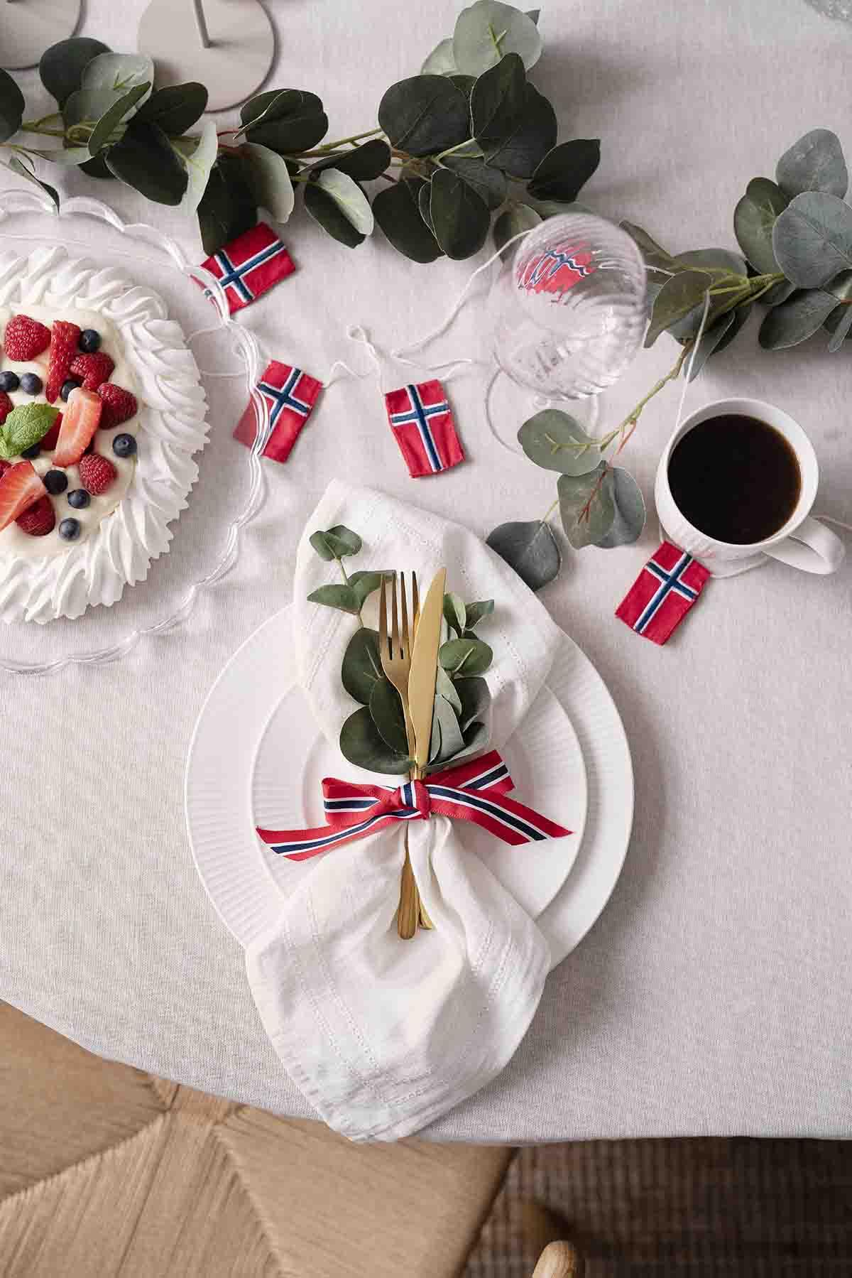 Kuvert med linserviett på 17. mai bord