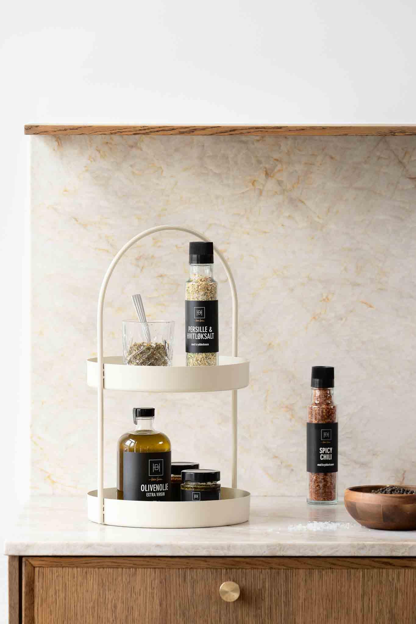 Oljer og salt i en liten skål