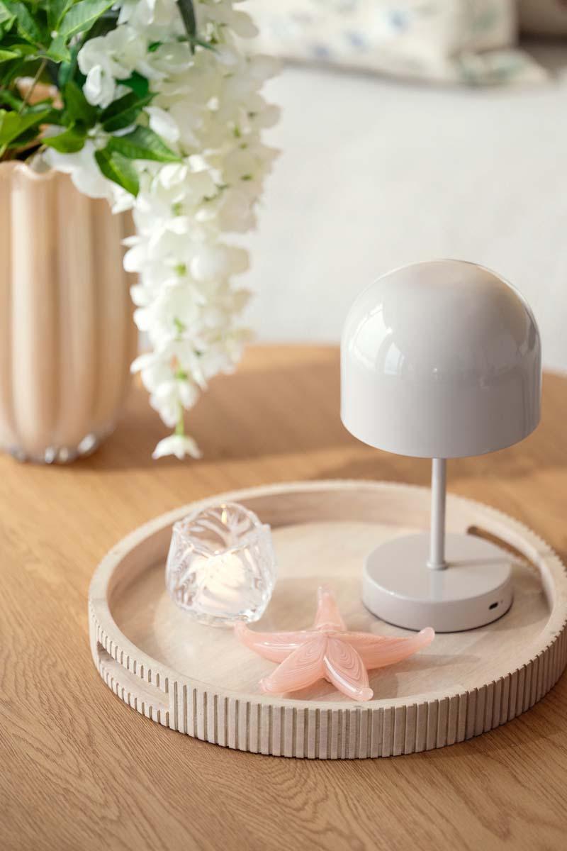 Lysfat med lampe og dekor