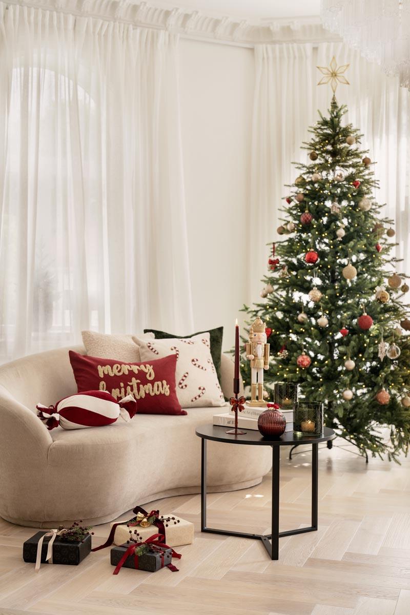 Julepyntet stue med amerikanskvri