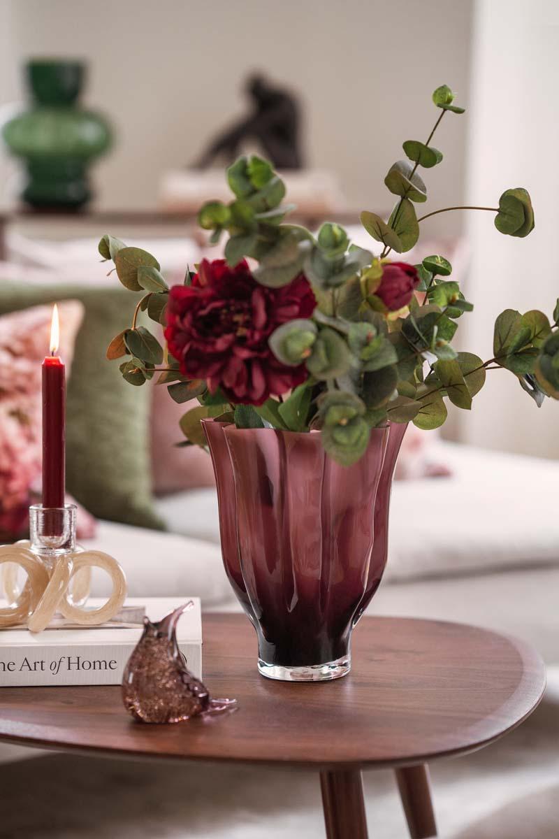 Lisa vase med stilkblomster