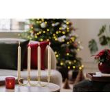 Gull kronelys i adventstake