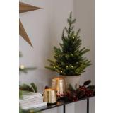 Lyslykt Eyla i to størrelser på hylle med lite juletre