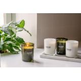 Meraki grønt og hvitt duftlys sammen på baderom