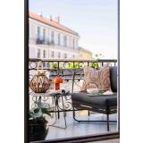 Potte Porto på balkongen