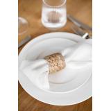 Hvitt servise med riller