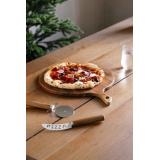 Sett med pizzakniv og pizzahjul