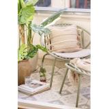 Hagestol med puff på balkong