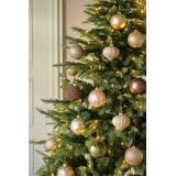 Julekule blader gull i juletre med matchende julekuler