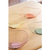 Samlebilde av kurv string Mie i fire forskjellige farger