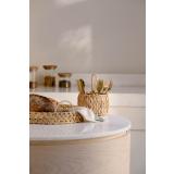 Brett og bestikkholder Frida på kjøkkenbenk