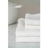 Samlebilde av kjøkkenhåndkle og kluter i hvit