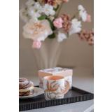 Kopp Florea med asjett thilde med bolle som frokostservering