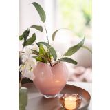 Hjertevase med blomster på lysfat