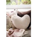 Hjerteformet teddypute i sofa