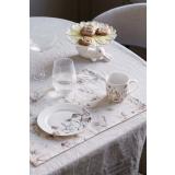 Dekkebrikke Påskeeng med frokostservise påsekeng på bord