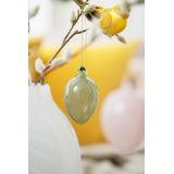 glassegg i delikat grønn på gren gåsunger