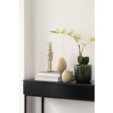 Konsollbord med dekorhare, dekoregg og en orkide