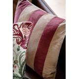 Putetrekk velur striper i sofa nærbilde