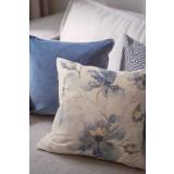 Putetrekk i sofa med blå nyanser