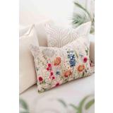 Pute med blomstereng motiv