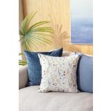 Putetrekk med småblomster sammen med blå ensfargede puter