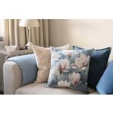 Putetrekk i blå og beige farger i sofakrok