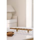 Shotteplanke på kjøkkenbenk med en skål med snack