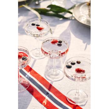 bånd 17. mai på pyntet bord