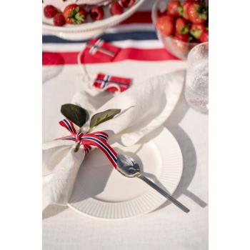 borddekking med 17 mai bånd