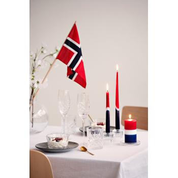Festpyntet bord med fine 17.mai lys, Francine glass og Iben servise