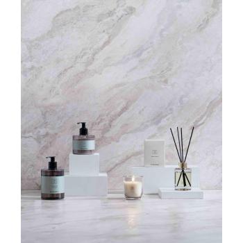 Utstilling av Siberia Fir DIS såpe, krem, duftlys og duftpinner