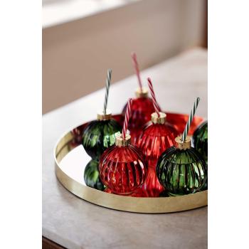Glass julekule grønn og rød på lysfat