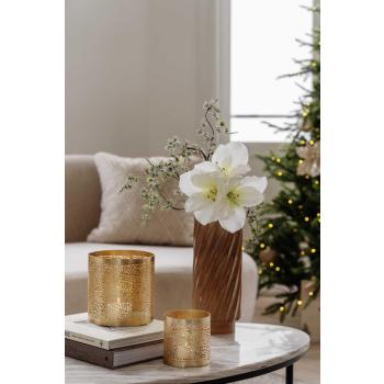 Ylva telysholder i to størrelser på bord med vase og blomster