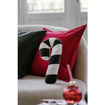 Pute Candy i sofa med rødt og grønt putetrekk