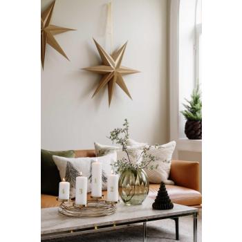 Adventstake Ventetid på stuebord med julestjerner, juletre og juleputer