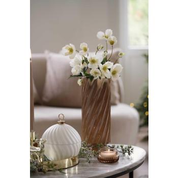 Vase Noor på sofabord med julekule krukke