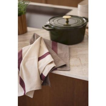 Kjøkkenhåndkle Georg 50x70 sett på kjøkkenbenk