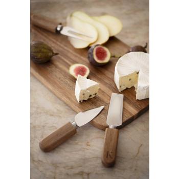 Osteknivsett med ost på skjærefjøl
