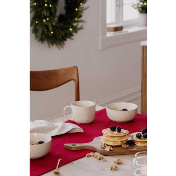 Løper Lisa på frokostbord med servise reindeer