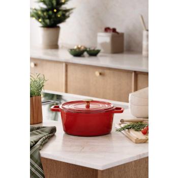 Støpejernsgryte Sabor 4L rød på kjøkkenbenk