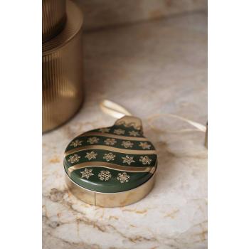 Kakeboks julekule grønn på kjøkkenbenk