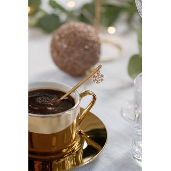 Skje snøfnugg i gullkopp luksus med kaffe
