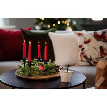 Adventstake Gloria Sort på lysfat med girlander og kronelys