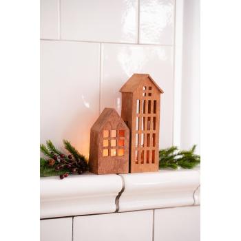 kanelhus i to størrelser på peishylle