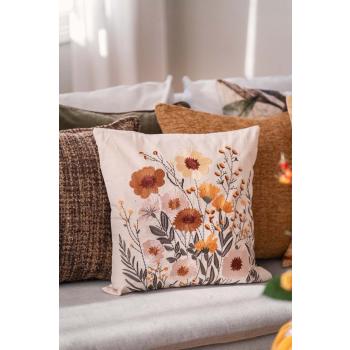 Brodertpute Fiona kombinert med putetrekk Cille oker og Wanda