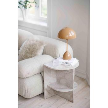 Sidebord Marvel ved siden av sofa med bordlampe paris