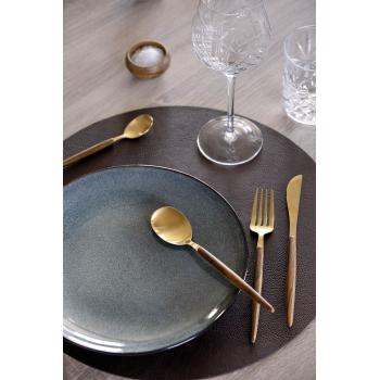 sort rundt dekkebrikke på bord