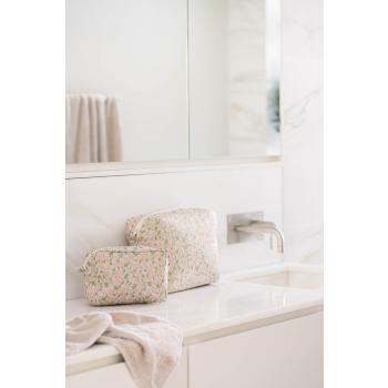 Toalettmapper i beige farge stående på bad