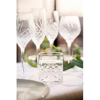 vannglass francine på dekket bord